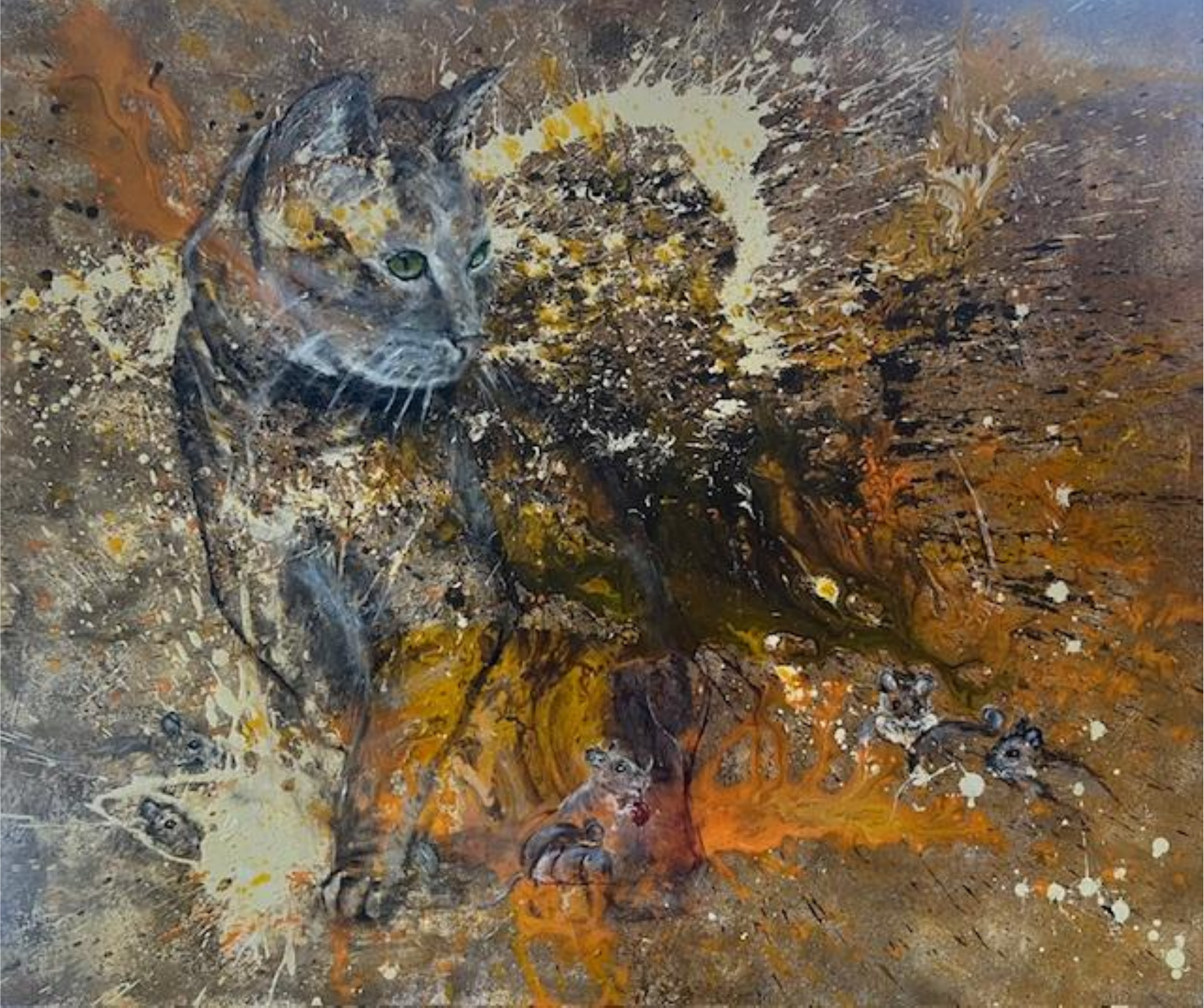 Graue Katze, die aufmerksam über kleine Mäuse wacht, in einer warmen abstrakten Landschaft
