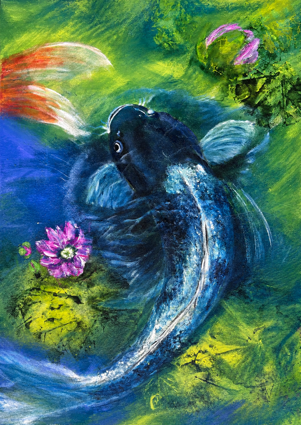 Blauer Fisch zwischen sanften Wasserfarben und Blüten