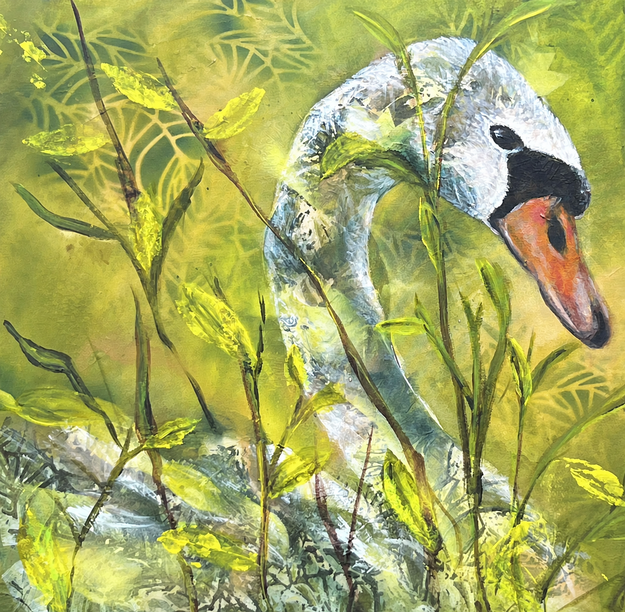 Nach rechts blickender Schwan in einer hellen, grünen Pflanzenwelt